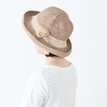 画像をギャラリービューアに読み込む, 手編み ナチュラル ラフィア フラワー コサージュ マダガスカル