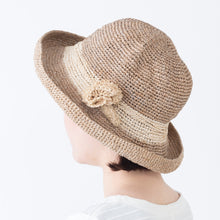 画像をギャラリービューアに読み込む, 手編み ナチュラル ラフィア フラワー コサージュ マダガスカル