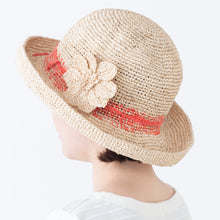 画像をギャラリービューアに読み込む, 手編み ナチュラル ラフィア フラワー コサージュ マダガスカル