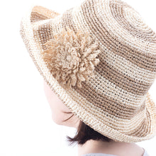 画像をギャラリービューアに読み込む, 手編み ナチュラル ラフィア フラワー コサージュ マダガスカル