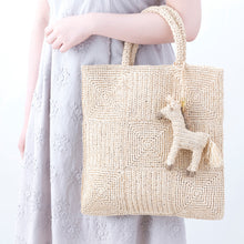 画像をギャラリービューアに読み込む, 手編み ナチュラル ラフィア インテリア バッグ アニマルチャーム