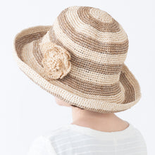 画像をギャラリービューアに読み込む, 手編み ナチュラル ラフィア フラワー コサージュ マダガスカル