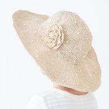 画像をギャラリービューアに読み込む, 手編み ナチュラル ラフィア フラワー コサージュ マダガスカル