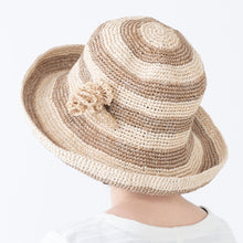 画像をギャラリービューアに読み込む, 手編み ナチュラル ラフィア フラワー コサージュ マダガスカル