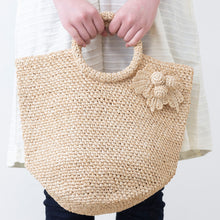 画像をギャラリービューアに読み込む, 手編み ナチュラル ラフィア フラワー コサージュ マダガスカル