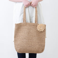 画像をギャラリービューアに読み込む, 手編み ナチュラル ラフィア フラワー コサージュ マダガスカル