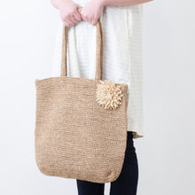 画像をギャラリービューアに読み込む, 手編み ナチュラル ラフィア フラワー コサージュ マダガスカル