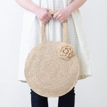 画像をギャラリービューアに読み込む, 手編み ナチュラル ラフィア フラワー コサージュ マダガスカル