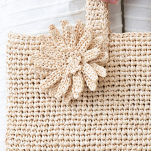 画像をギャラリービューアに読み込む, 手編み ナチュラル ラフィア フラワー コサージュ マダガスカル