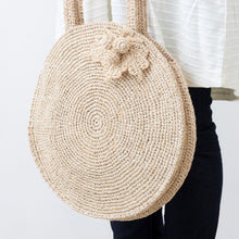 画像をギャラリービューアに読み込む, 手編み ナチュラル ラフィア フラワー コサージュ マダガスカル