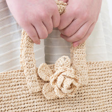 画像をギャラリービューアに読み込む, 手編み ナチュラル ラフィア フラワー コサージュ マダガスカル