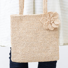 画像をギャラリービューアに読み込む, 手編み ナチュラル ラフィア フラワー コサージュ マダガスカル