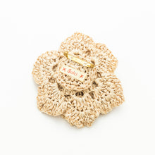 画像をギャラリービューアに読み込む, 手編み ナチュラル ラフィア フラワー コサージュ マダガスカル