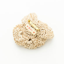 画像をギャラリービューアに読み込む, 手編み ナチュラル ラフィア フラワー コサージュ マダガスカル