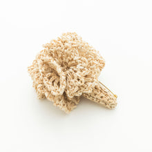 画像をギャラリービューアに読み込む, 手編み ナチュラル ラフィア フラワー コサージュ マダガスカル