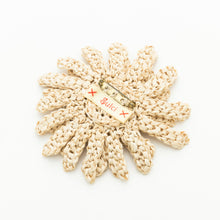 画像をギャラリービューアに読み込む, 手編み ナチュラル ラフィア フラワー コサージュ マダガスカル
