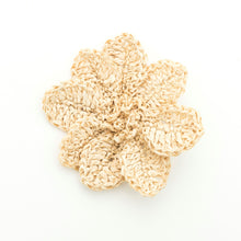 画像をギャラリービューアに読み込む, 手編み ナチュラル ラフィア フラワー コサージュ マダガスカル