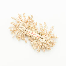 画像をギャラリービューアに読み込む, 手編み ナチュラル ラフィア フラワー コサージュ マダガスカル