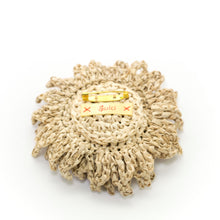 画像をギャラリービューアに読み込む, 手編み ナチュラル ラフィア フラワー コサージュ マダガスカル
